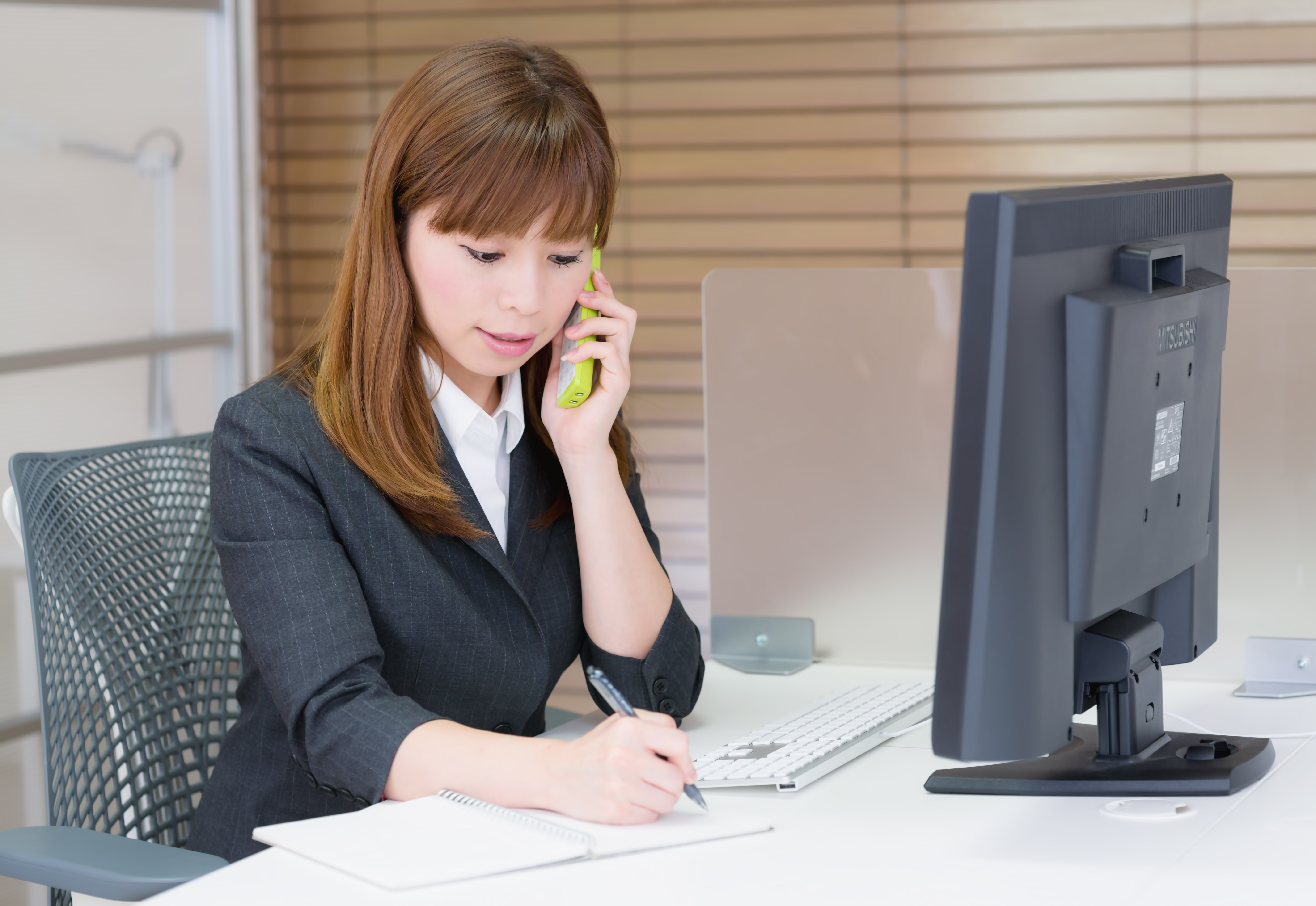事務職に就職するには派遣登録が重要？